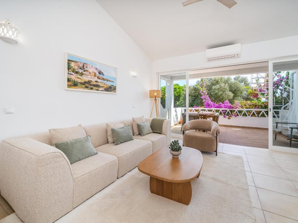 Balcony/Terrace, Living room