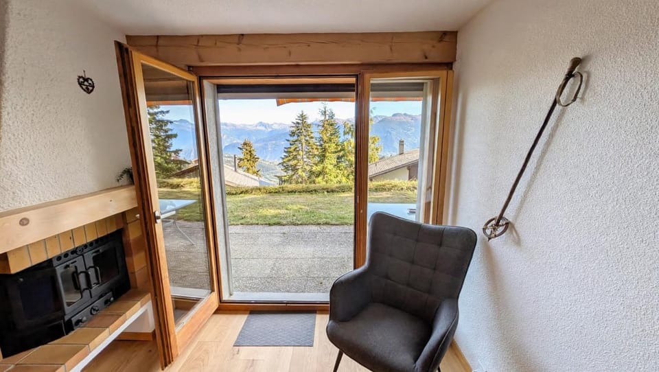 Communal lounge/ TV room, Natural landscape, Mountain view