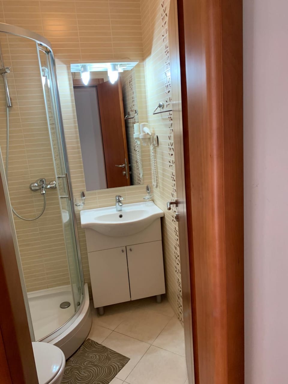 Shower, Toilet, Hot Tub, Bathroom