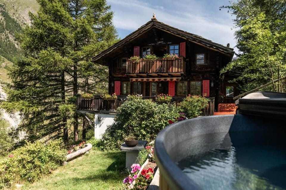 Chalet Bergheim - Ski-in/Ski-out Chalet in Zermatt
