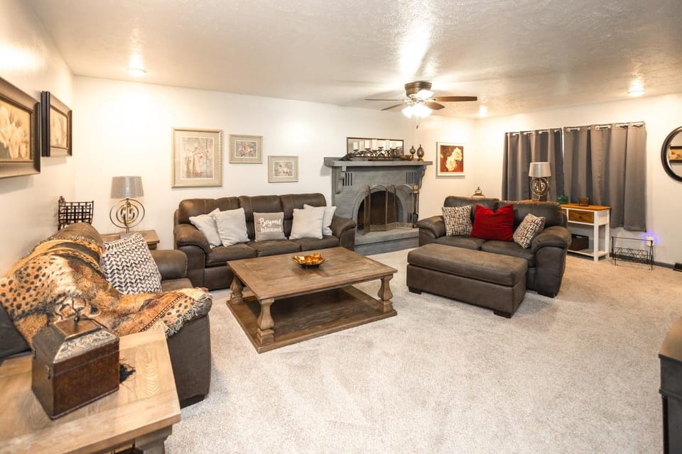 'The Blue Bird' in Columbus: Walk to Pawnee Park! House in Nebraska