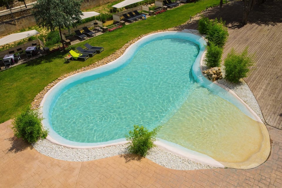 Day, Swimming pool