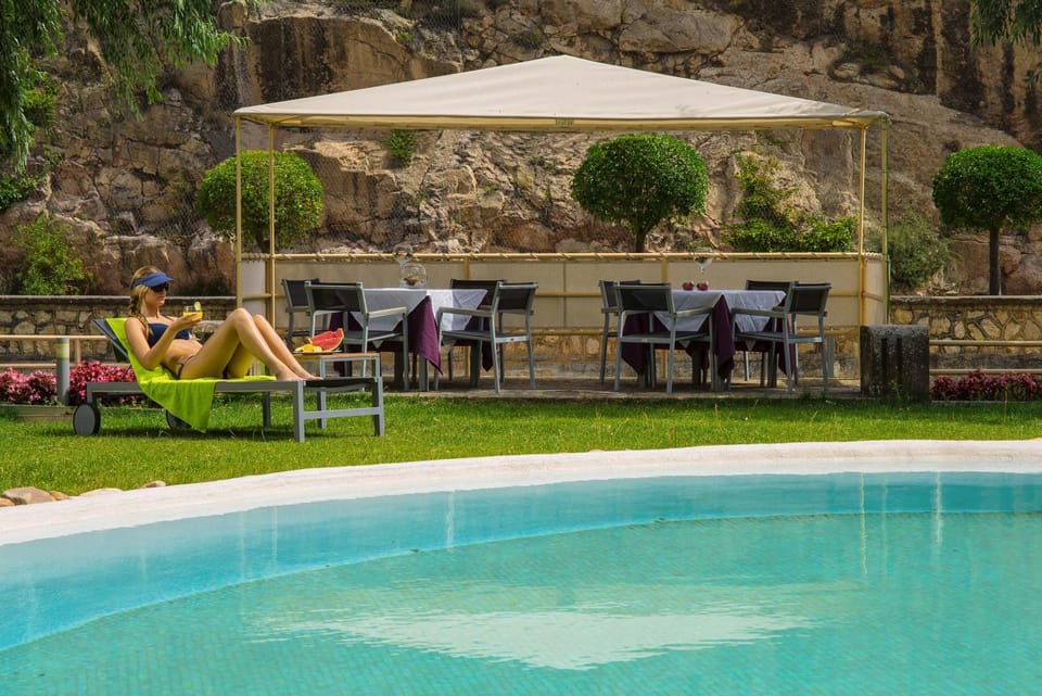 Day, Guests, Swimming pool