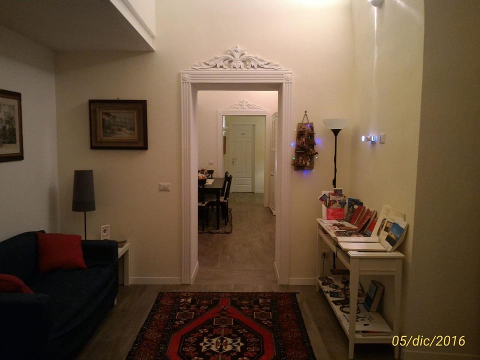 Lobby or reception, Internal: Not applicable to any particular room