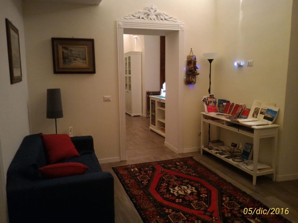 Lobby or reception, Internal: Not applicable to any particular room