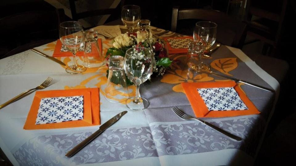 Decorative detail, Lunch, Dinner, Drinks, Alcoholic drinks, Non alcoholic drinks