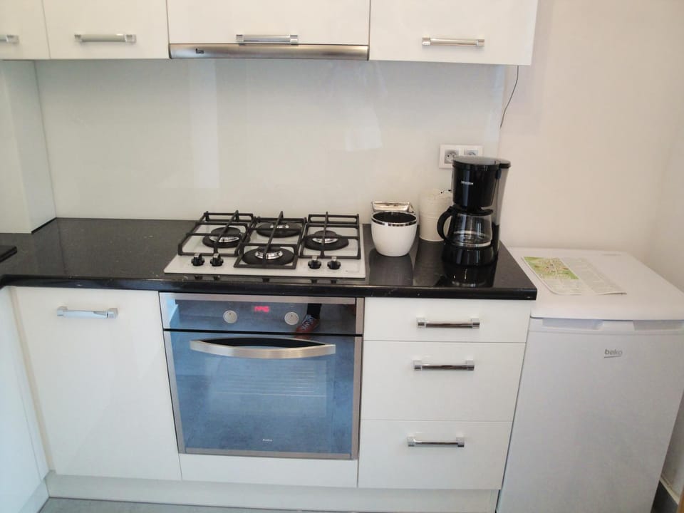 Coffee/tea facilities, Kitchen or kitchenette