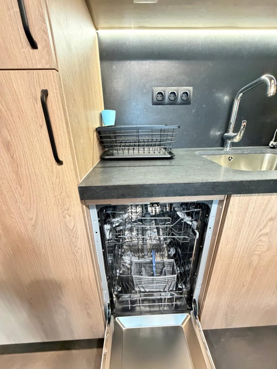Kyoto cozy Studio near IEC and Airport w Terrace Apartment in Sofia