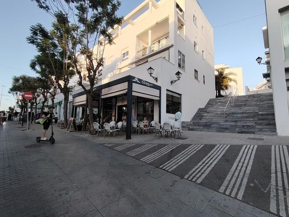 Property building, Day, Neighbourhood, City view, Street view, Location