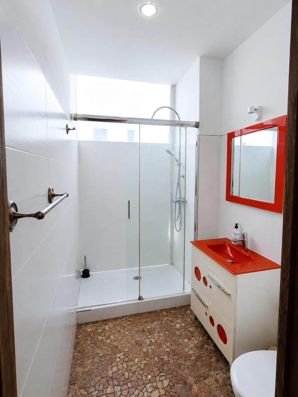 Shower, Toilet, Bathroom, towels