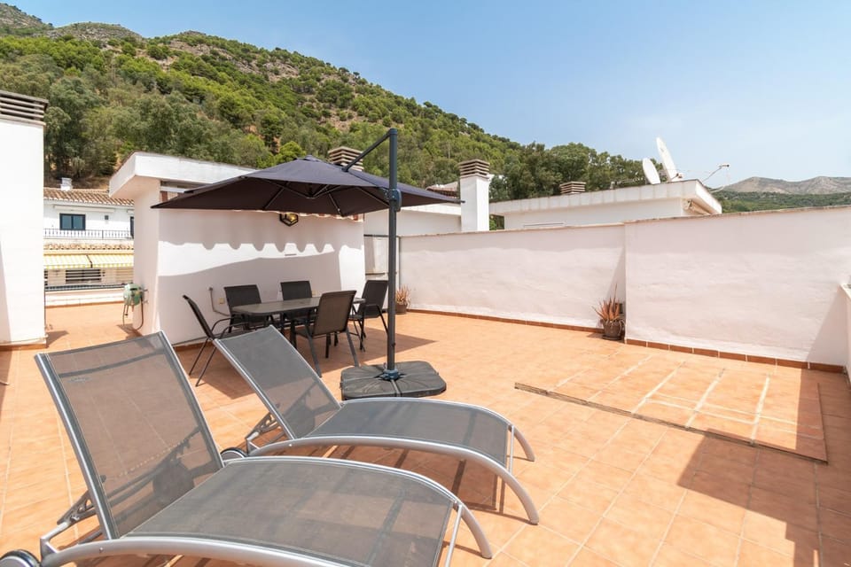 Property building, Balcony/Terrace, Living room