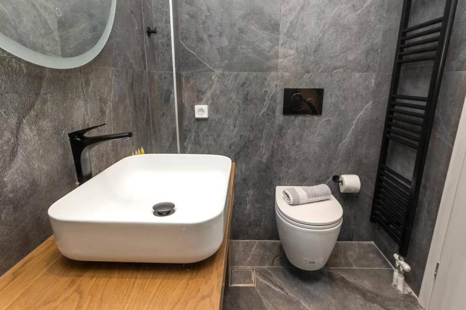 Toilet, Bathroom, towels