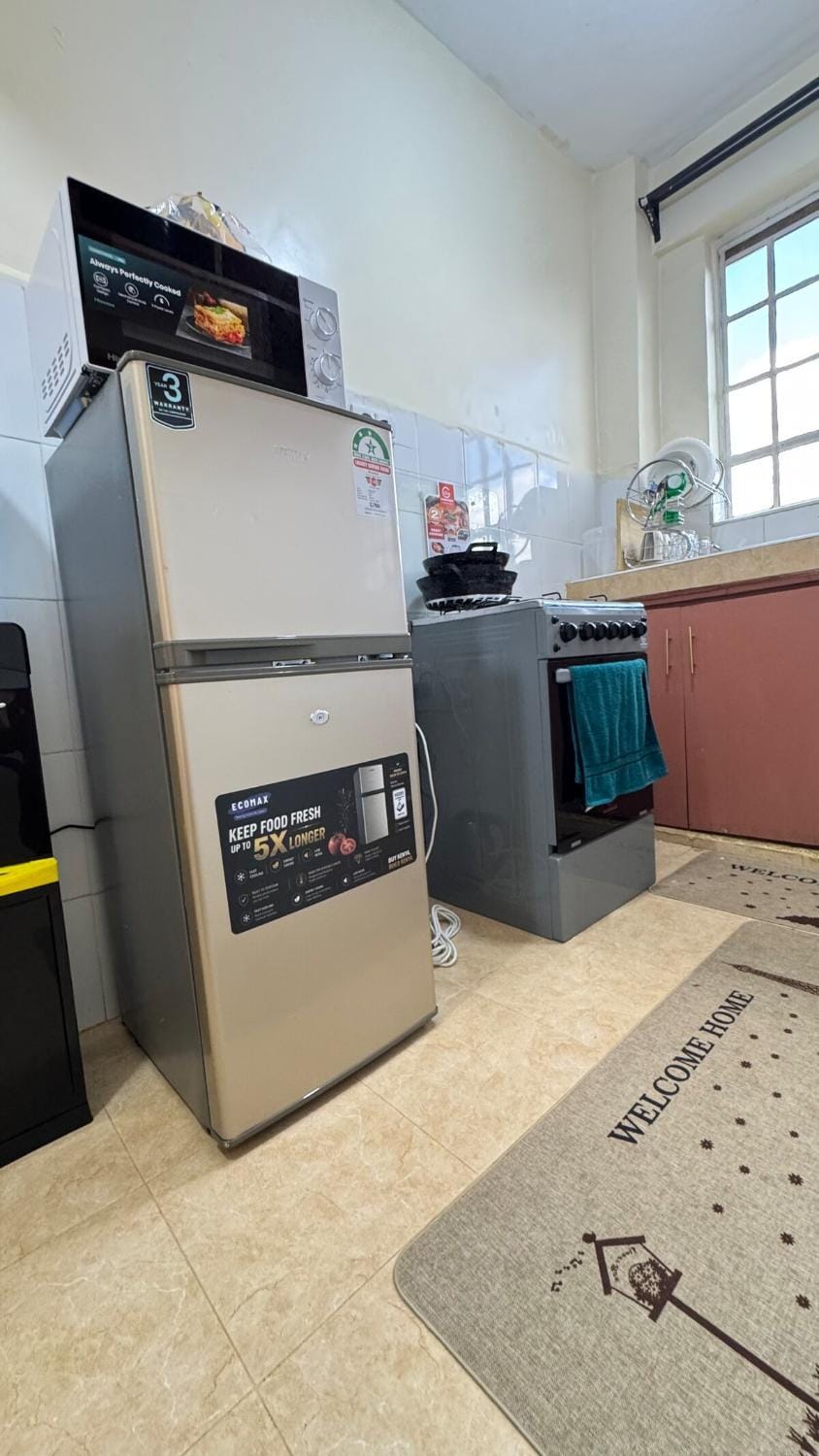 Kitchen or kitchenette, oven