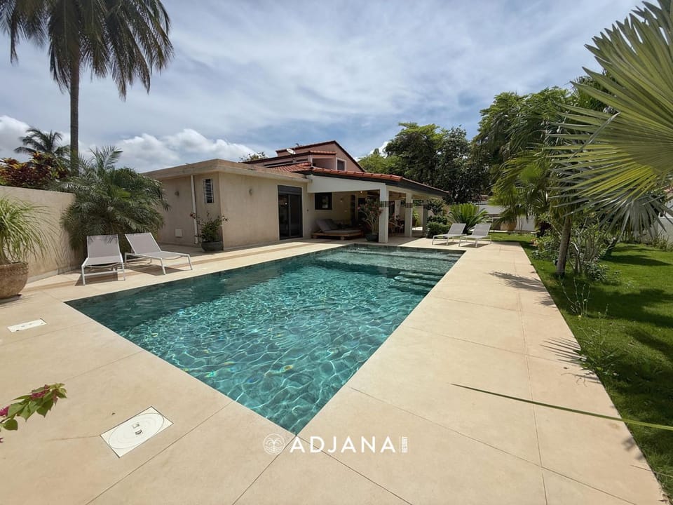 Property building, Patio, Garden, Garden view, Pool view, Swimming pool, Swimming pool, sunbed