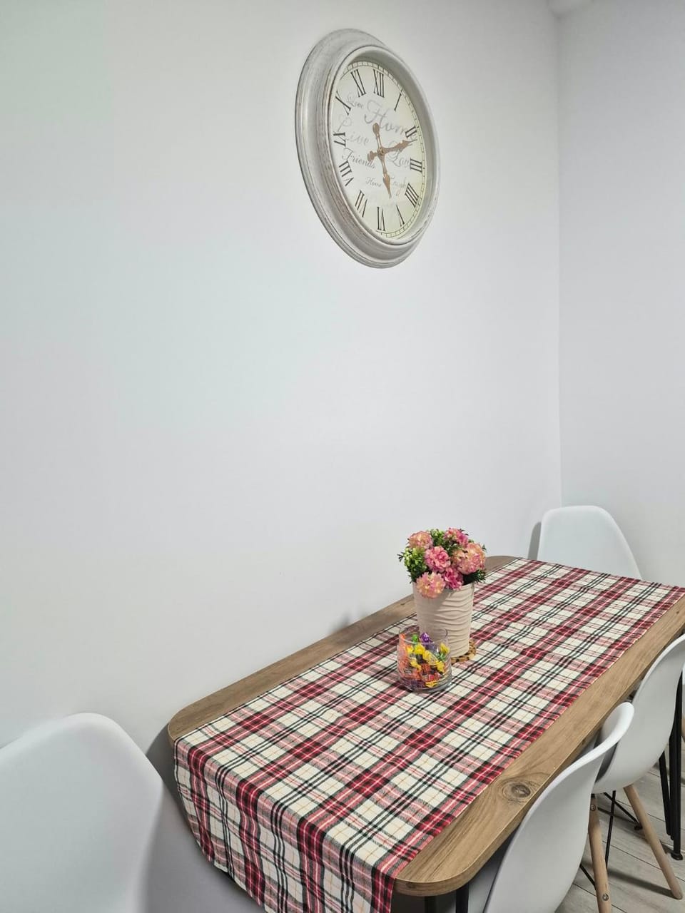 Kitchen or kitchenette, Dining area, internet