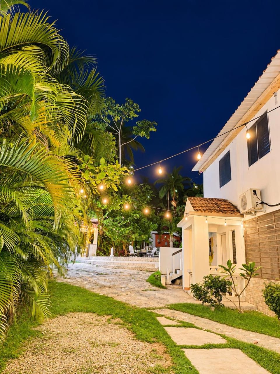 Apartamentos a 15 mins Malecón Samaná con Piscina, Billar y Patio, 5 habs Apartment in Samaná Province