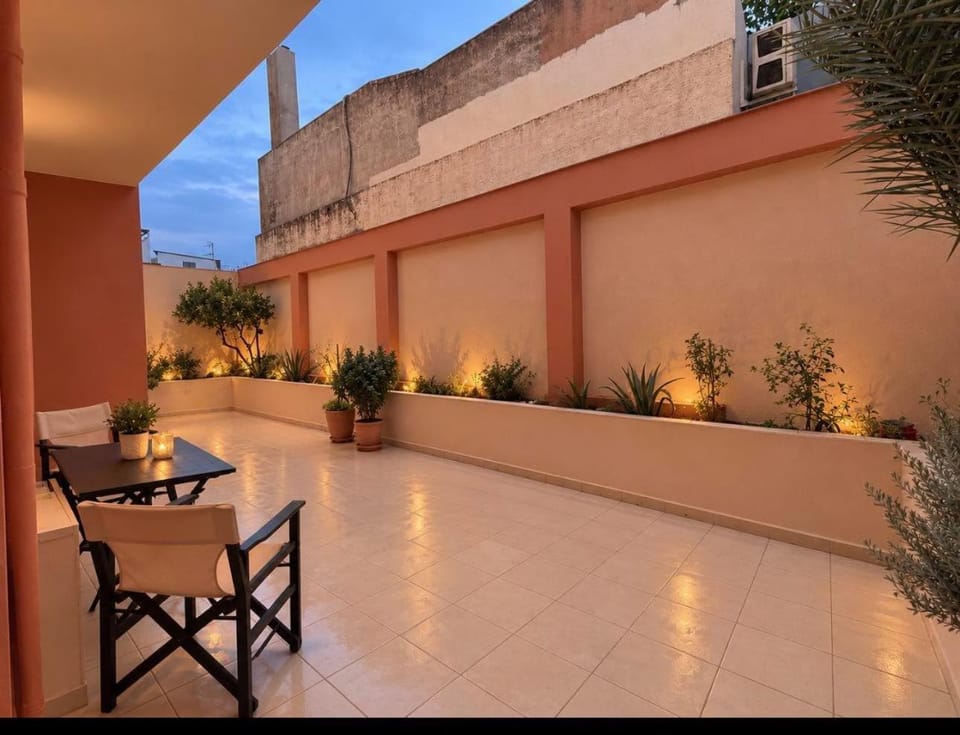 Patio, Day, Balcony/Terrace, Dining area
