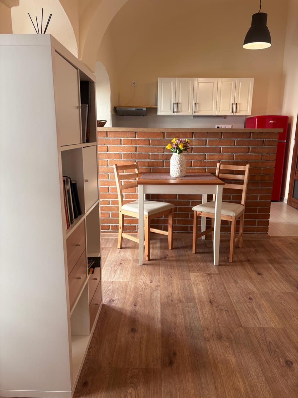 Kitchen or kitchenette, Seating area, Dining area
