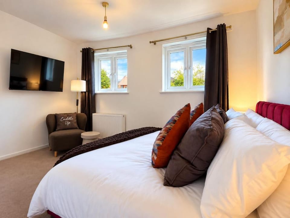 Family 2-Bed Home w Garden & Parking, Sleeps 6 Apartment in London