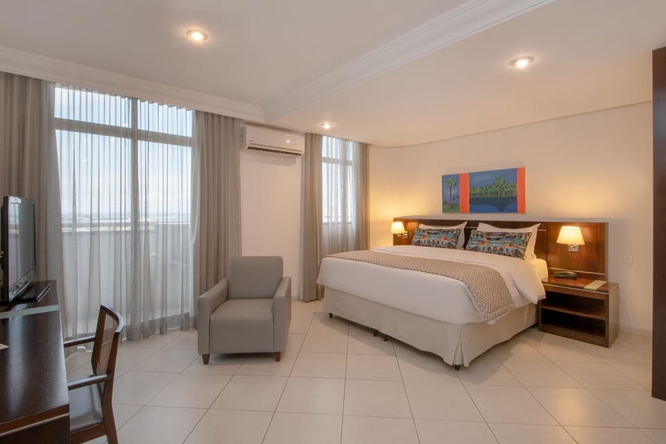 Photo of the whole room, City view