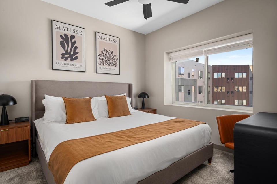 Bed, Photo of the whole room, Decorative detail, Bedroom
