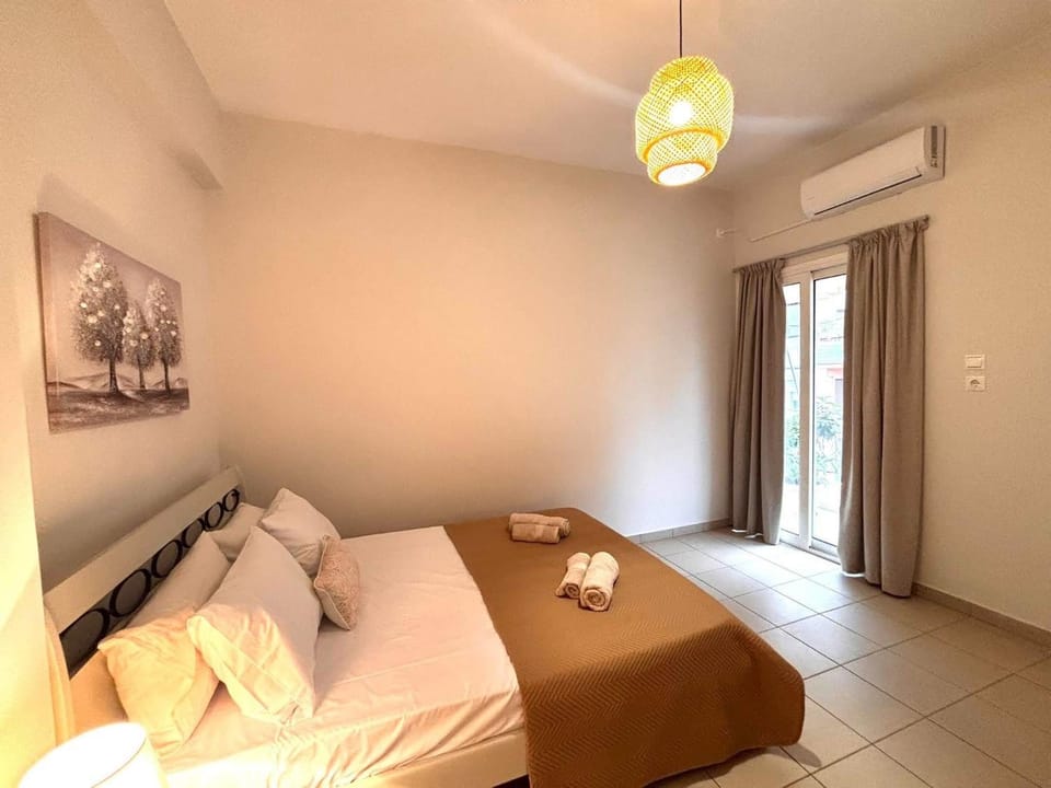 Bed, Photo of the whole room, Bedroom, towels, air conditioner
