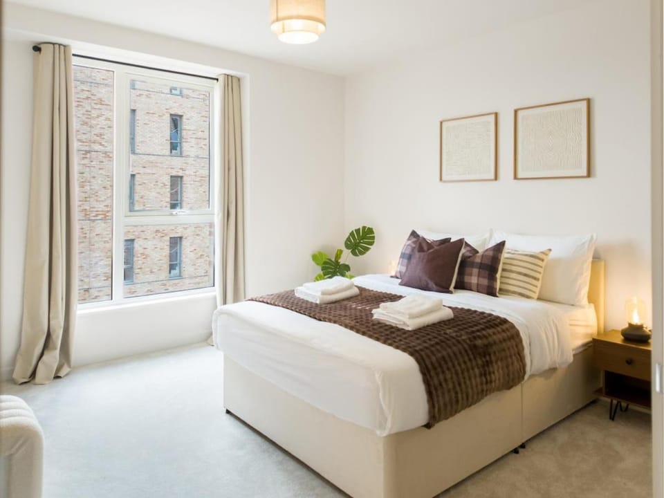 Central Harrow -11th Floor View - Sleeps 6 - 10 Min To Wembley -- 50 Apartment in Harrow