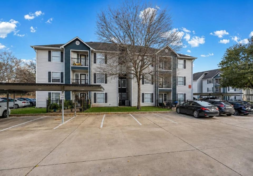 Property building, Street view, Parking