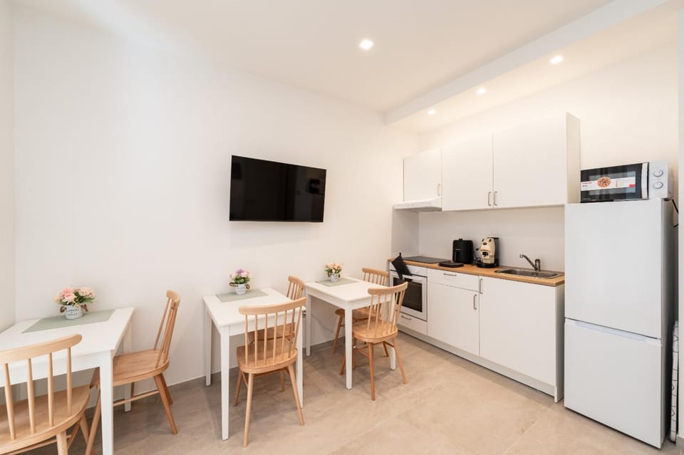Communal lounge/ TV room, Kitchen or kitchenette