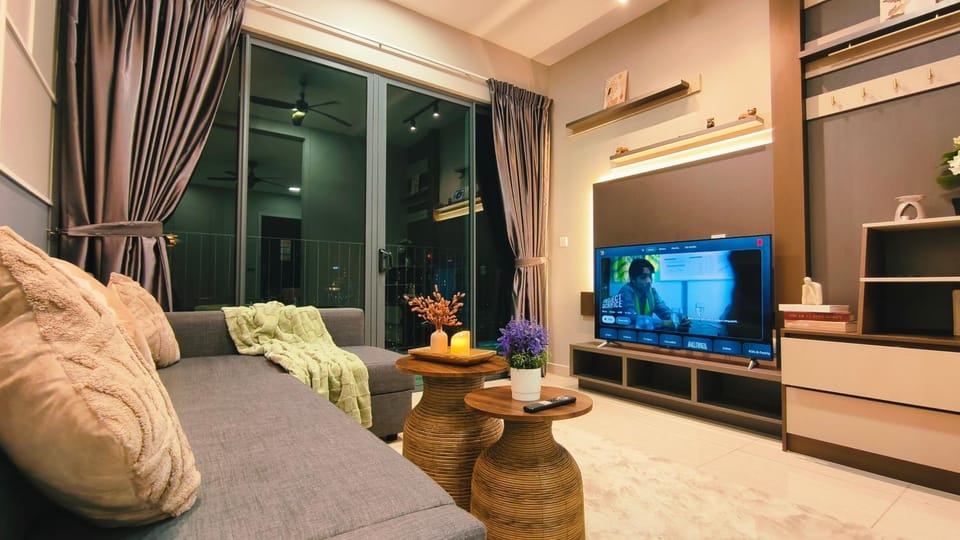 Communal lounge/ TV room, TV and multimedia, Living room, Seating area, Evening entertainment, air conditioner