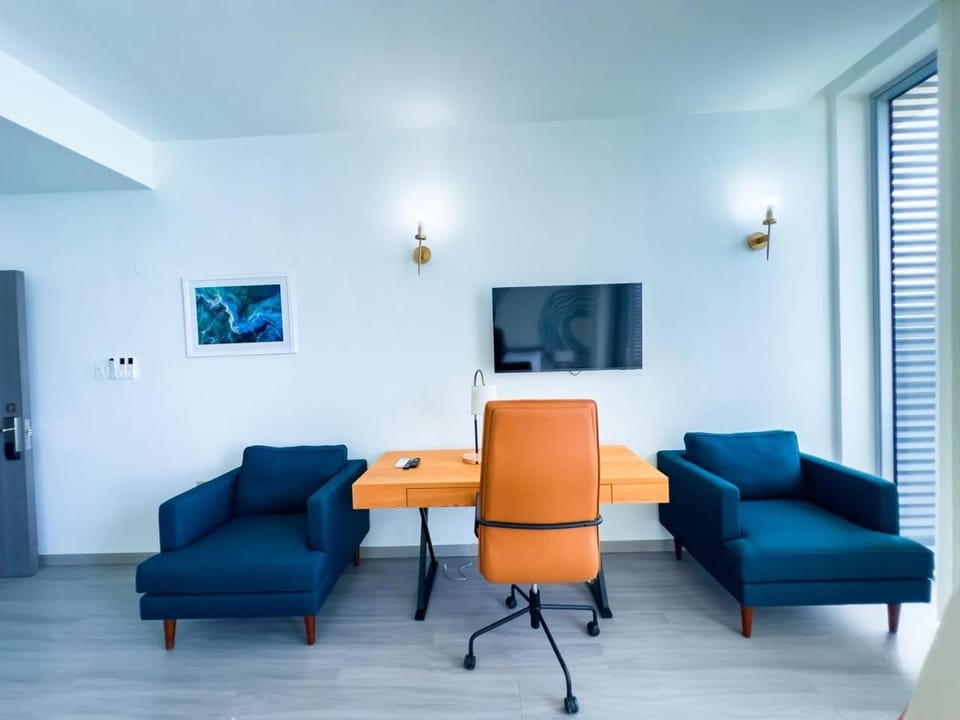 Blue Ocean -A Sky Harbour Oceanfront Twin Suite Hotel in Montego Bay