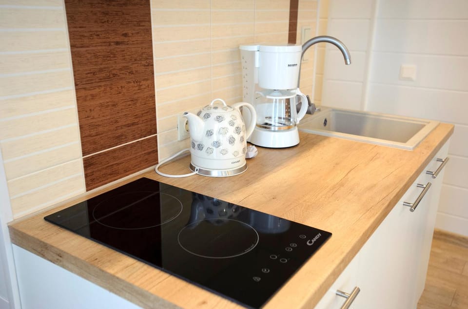 Coffee/tea facilities, Kitchen or kitchenette, Food and drinks, Food, Drinks