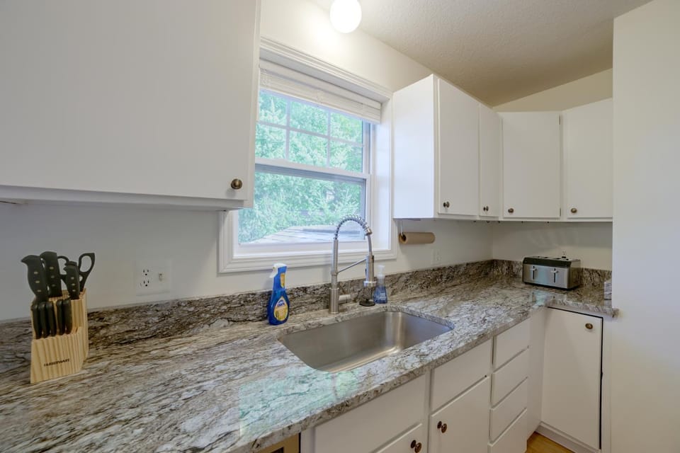 Walk to Lake & Downtown! 6 Mi to Boyne Mtn House in Boyne City