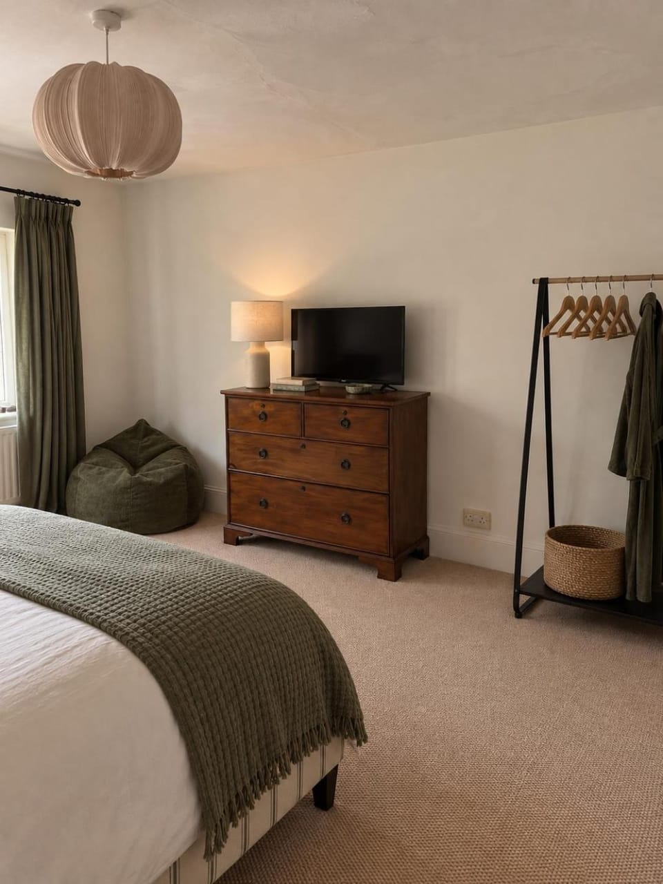 Detached charming cottage, garden and fireplace House in West Oxfordshire District
