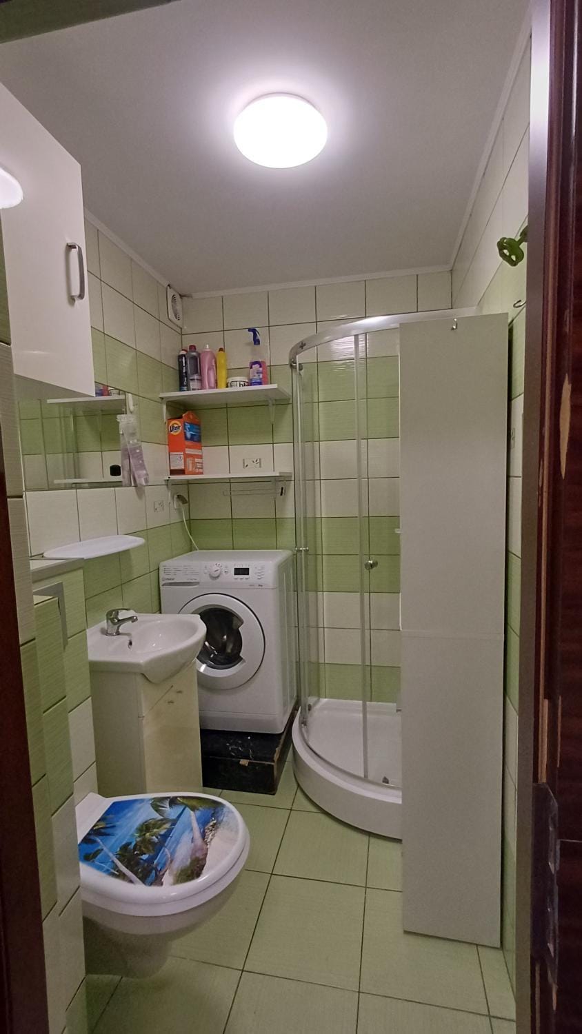 Shower, Bathroom, towels, washing machine