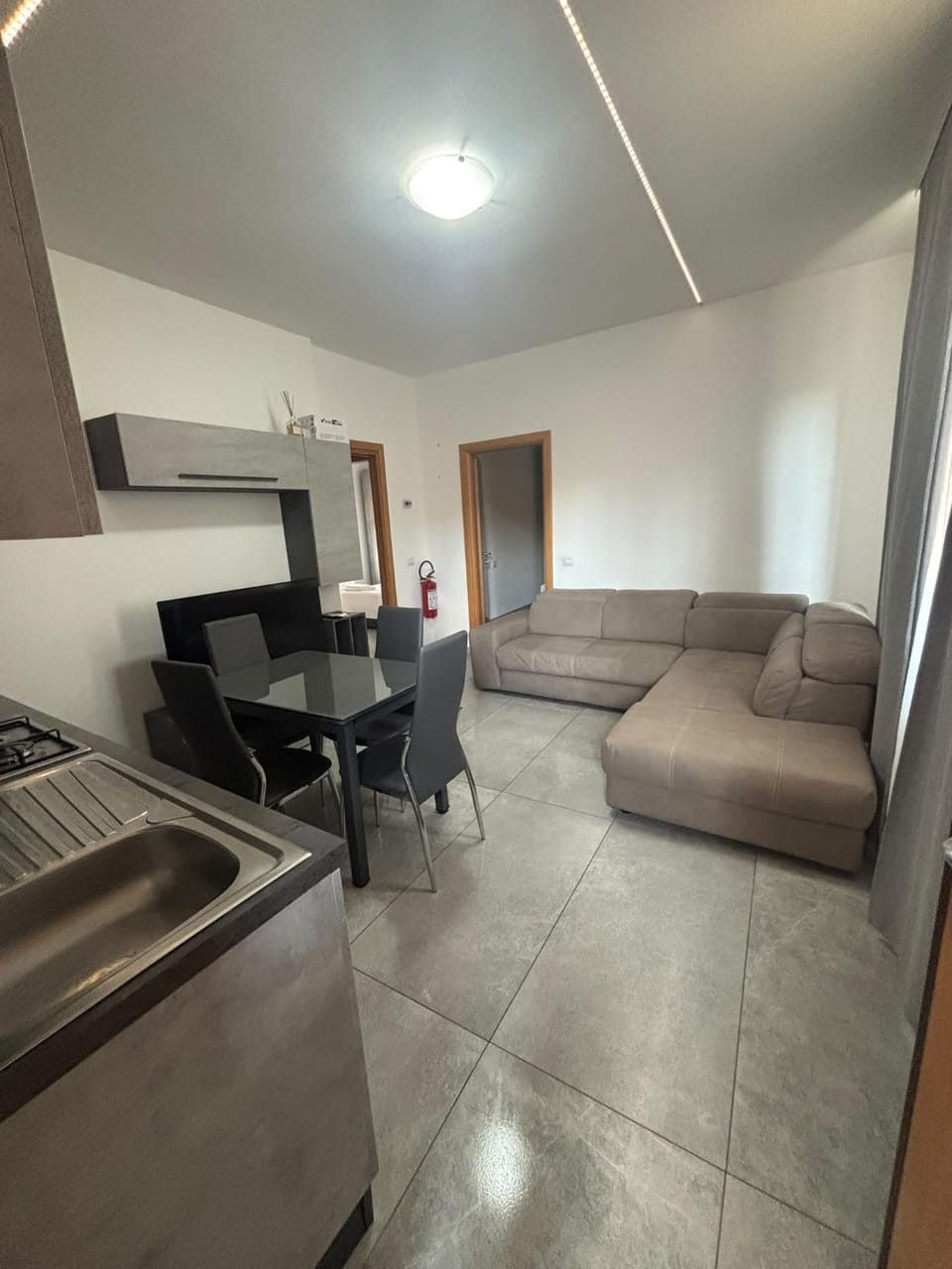 Kitchen or kitchenette, Living room, Seating area, Dining area