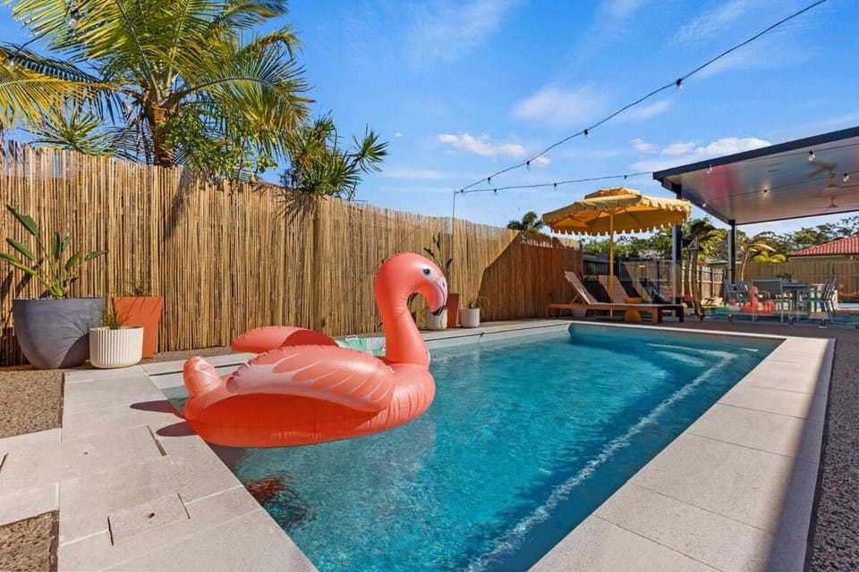 Pool view, Swimming pool, Swimming pool, sunbed