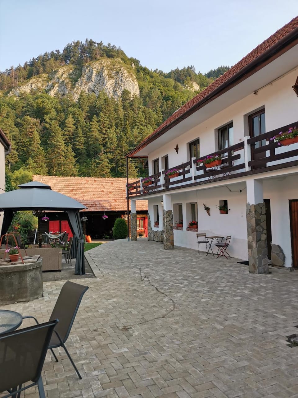Property building, Day, Natural landscape, View (from property/room), Balcony/Terrace, Mountain view