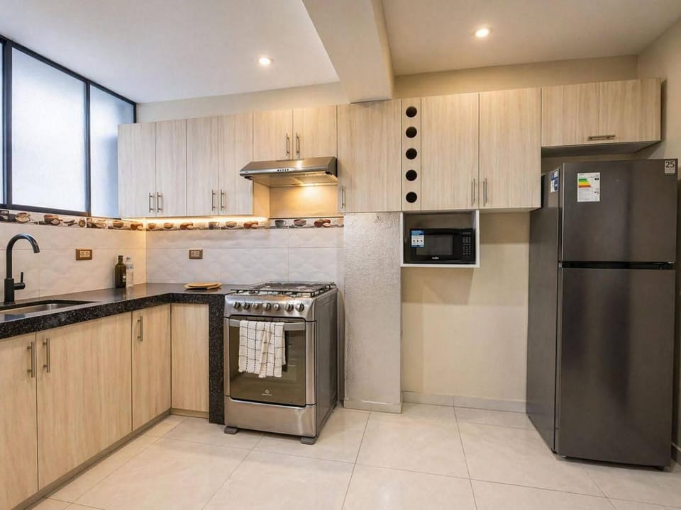 Kitchen or kitchenette, dishwasher, oven