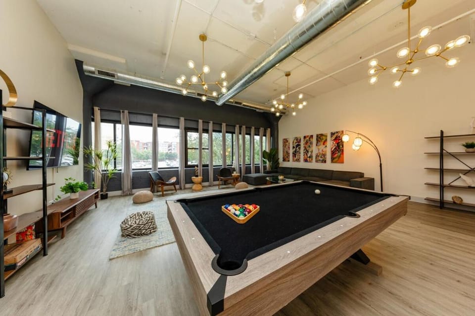Luxurious 5BR Suite Near McCormick with Pool Table Apartment in South Loop