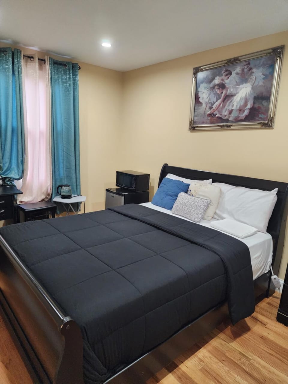 Exclusive Lodge For Monthly Rentals Apartment in Bronx