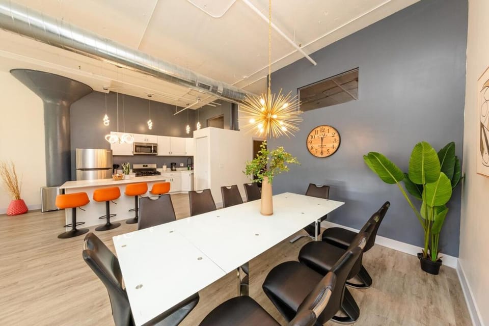 Massive Luxury 5BR Loft Near McCormick - 12 Guests Apartment in South Loop