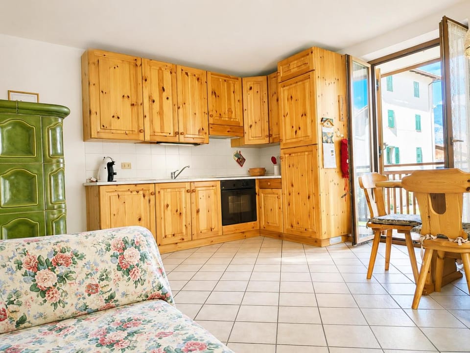 Kitchen or kitchenette, Living room, Dining area, oven, stove