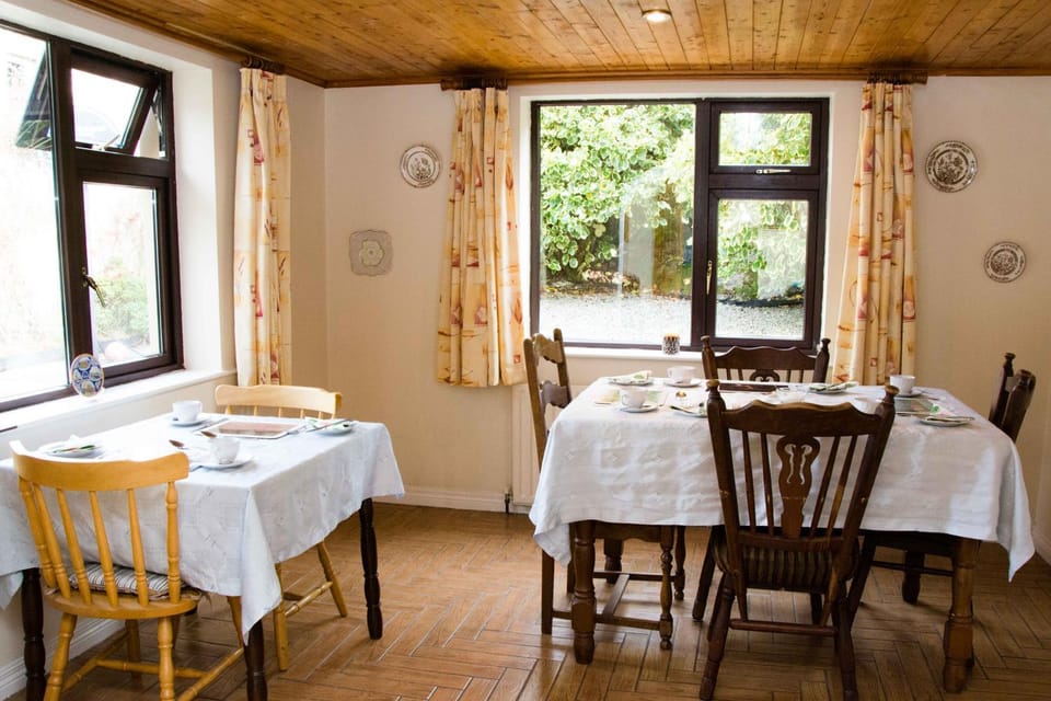 Photo of the whole room, Dining area