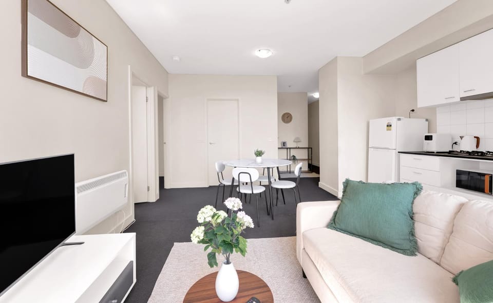 Melbourne CBD 2BR Escape Balcony City Views Apartment in Melbourne