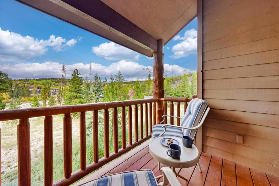 RidgeView Retreat Steps to Hideaway Park and Town House in Fraser