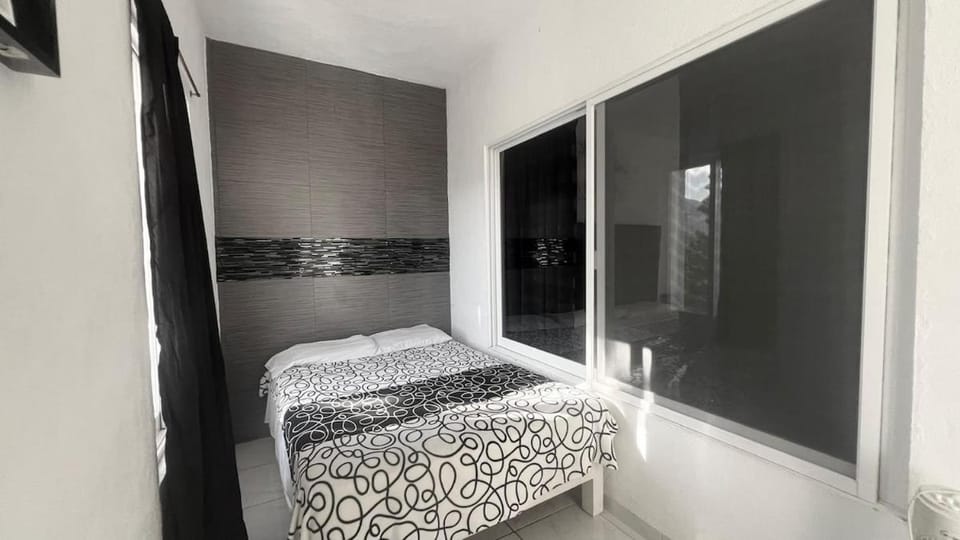 Casa Blanca Morelos - indoor pool, ideal climate House in State of Morelos