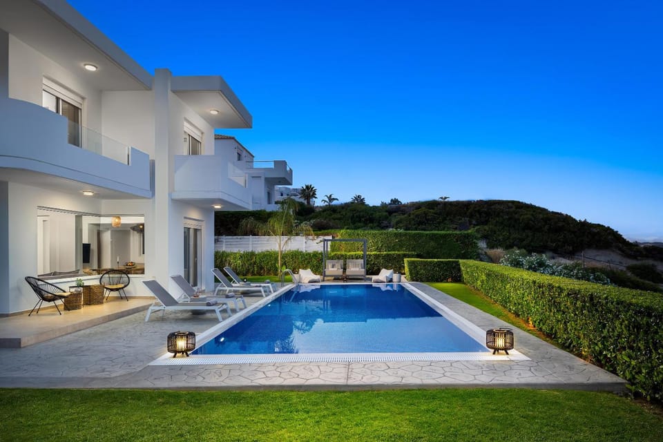 Property building, Patio, Day, Natural landscape, Garden, Garden view, Pool view, Swimming pool, sunbed