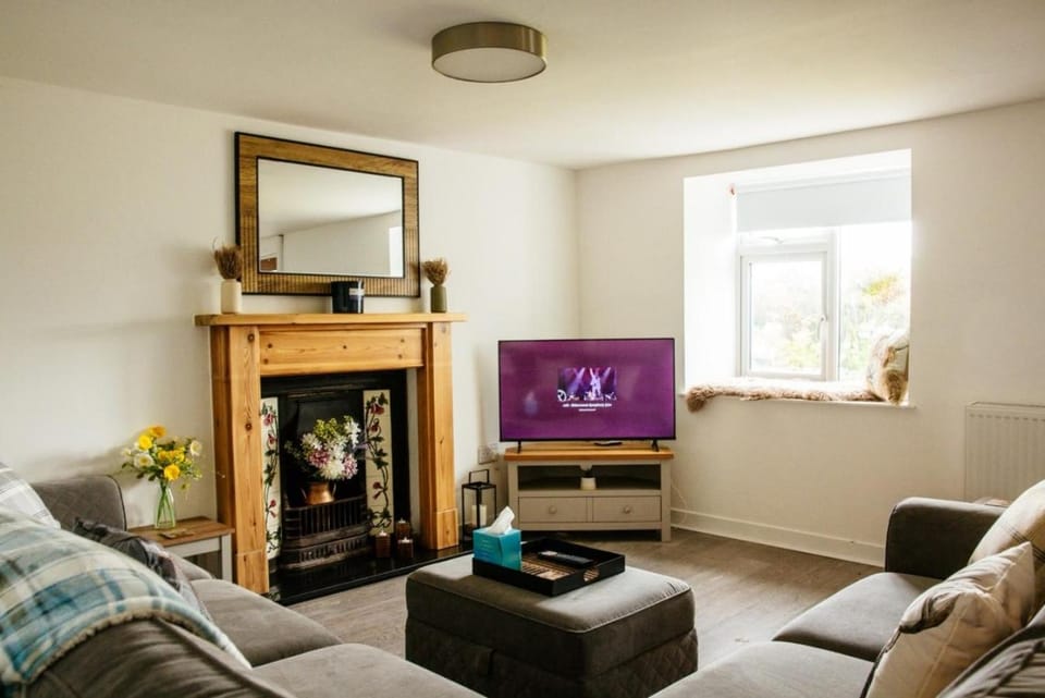 Parking -Sleeps 6-3 Bedroom -New Interior House in Scotland