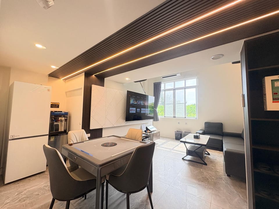 Communal lounge/ TV room, Karaoke, Living room